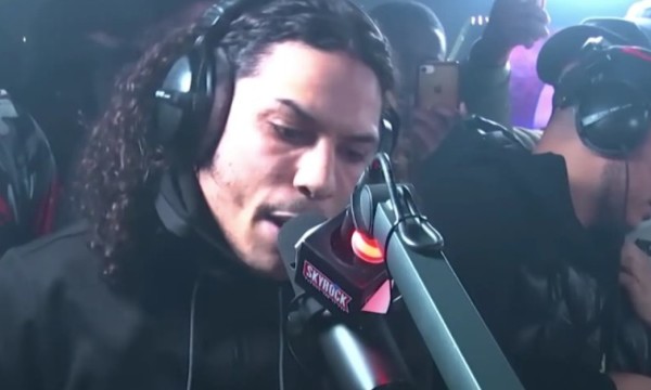 Hatik lynché sur les réseaux sociaux suite à son freestyle chez Skyrock (Vidéo) Hatik lynché sur les réseaux sociaux suite à son freestyle chez Skyrock (Vidéo)