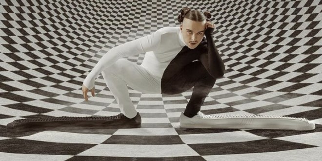 Adidas et Tommy Cash dévoilent la plus longue sneakers du monde 