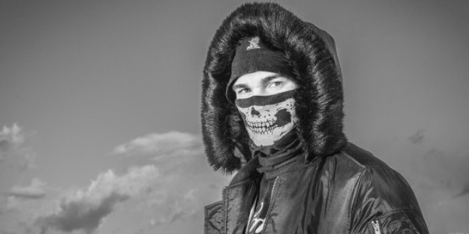 King se masque dans son dernier clip sombre \'\'Intox\'\' (Clip Officiel) 