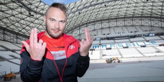 Jul annonce que son concert au Stade Vélodrome est reporté pour 2022 !