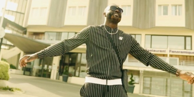 Dans son nouveau clip, JbL charbonne pour \'\'La maille\'\'(Clip Officiel)