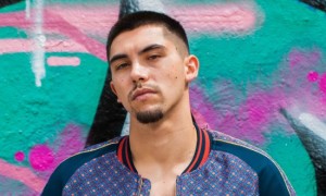 Dans son dernier clip, Caspy nous ramène dans les ''NinetiZ''(Clip Officiel) Dans son dernier clip, Caspy nous ramène dans les ''NinetiZ''(Clip Officiel)