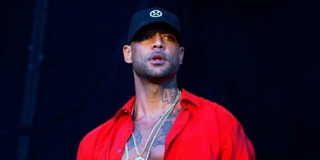 Booba clash les radios françaises et les accuse de faire du boycott