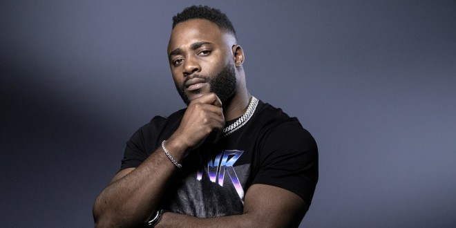Gradur défié par un internaute pour un combat de lutte, il le recadre sèchement 