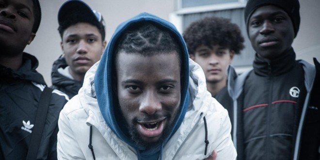 Dvninho revient avec son nouveau titre \'\'Hold Up\'\'(Clip Officiel)