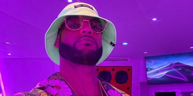 Booba semble annoncer une sortie imminente d\'un tube d\'été (Photo) 