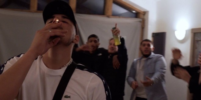 CrosCri débarque avec un premier clip \'\'Qui t\'es\'\'(Clip Officiel)