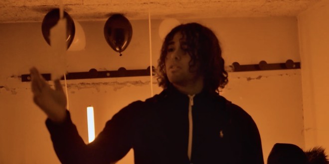 Dans son dernier clip, Scurl regrette sa vie \'\'Avant\'\'(Clip Officiel)