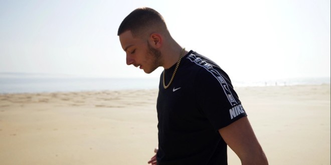Dans son nouveau clip, Arthvvr propose \'\'Autre Chose\'\'(Clip Officiel)