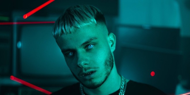  Dans son nouveau clip, BALL prend un \'\'RIDE\'\'(Clip Officiel)