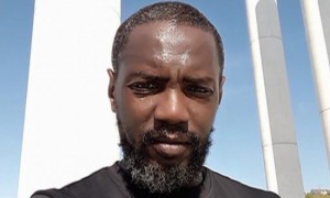 Alpha 5.20 appelle sa communauté à créer son business au lieu de crier au racisme Alpha 5.20 appelle sa communauté à créer son business au lieu de crier au racisme