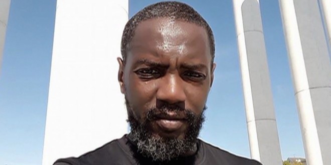 Alpha 5.20 appelle sa communauté à créer son business au lieu de crier au racisme 