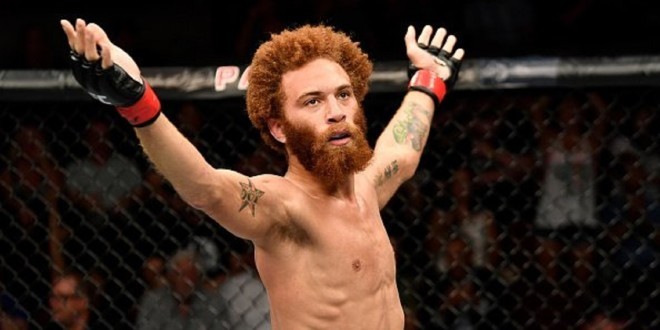 Un combattant d’UFC placé en détention pour vol à l’arraché, coups et blessures 