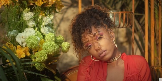 Olivyah revient avec son nouveau titre \'\'Parle moi\'\'(Clip Officiel)
