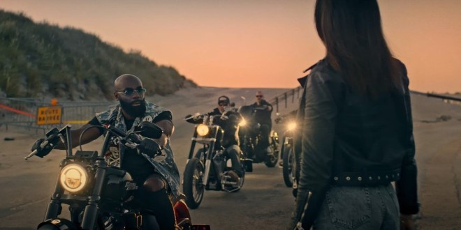Kaaris joue aux motards braqueurs et rend hommage à Johnny dans \'\'Hallyday\'\' (clip officiel) 