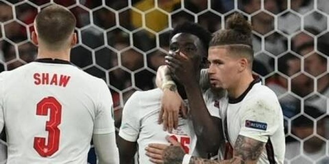 Bukayo Saka victime d’une avalanche d’insultes raciste suite à son pénalty raté 