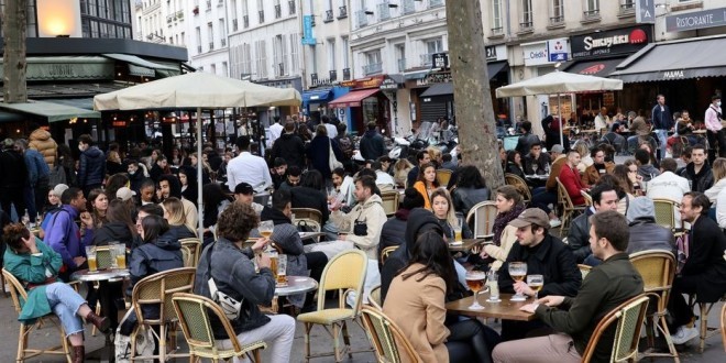 Le pass sanitaire obligatoire pour les bars, restaurants, cafés et centres commerciaux 