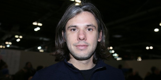Orelsan se fait vacciner à Caen, il laisse un message aux sapeurs pompiers 