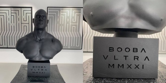Booba voit son buste exposé dans une galerie d\'art parisienne (photos)