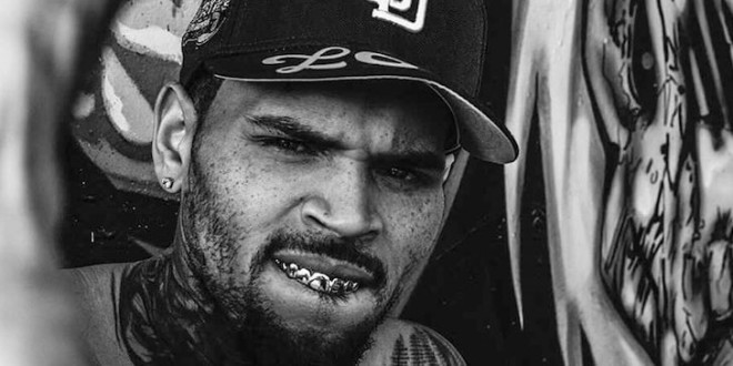 Chris Brown s’offre une dentition magnétique à 100.000 dollars (Photos) 