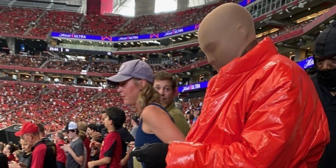Kanye West vit dans le stade d’Atlanta jusqu’au bouclage de son nouvel album (Vidéo) 