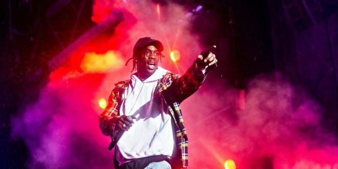 Travis Scott a payé les amendes du couvre-feu de ses fans lors du Rollin Loud 