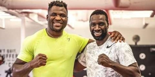 Francis Ngannou partage une photo avec Omar Sy et affole les réseaux sociaux  
