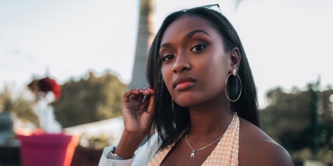 Rashel revient avec son nouveau titre \'\'Irremplaçable\'\'(Clip Officiel)