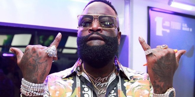 Rick Ross s’affiche avec une montre  en diamants de 2 millions de dollars 