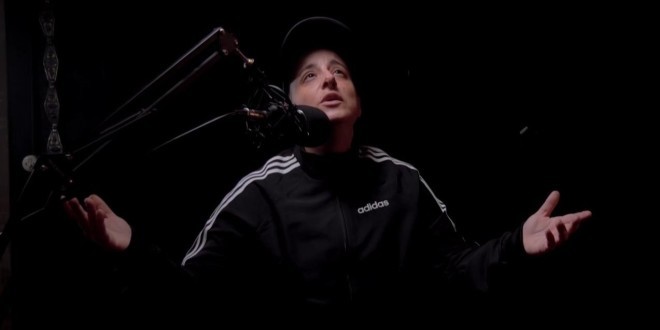La Guina nous fait part d\'un coup de gueule dans son nouveau titre \'\'Le Monde\'\'(Clip Officiel)