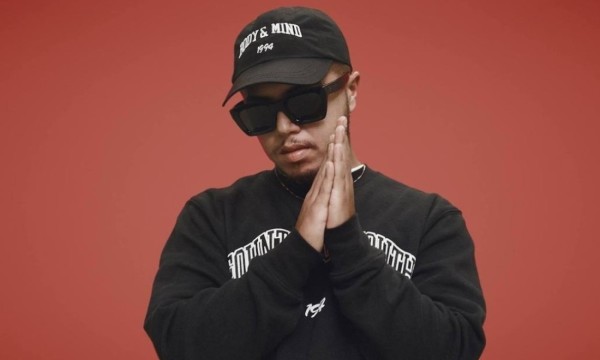 Hamza annonce l'arrivée de son nouvel album pour 2022 (vidéo) Hamza annonce l'arrivée de son nouvel album pour 2022 (vidéo)
