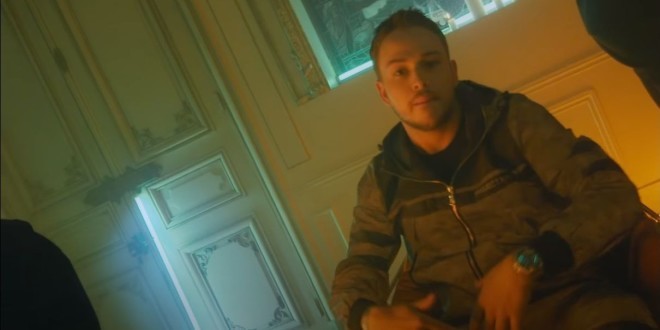 JRoch se dévoile dans \'\'Âge d\'or\'\'(Clip Officiel)