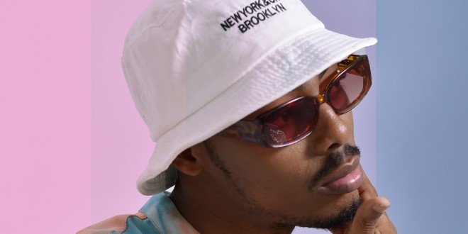 Oxmoz Kiniwey revient au bord de son \'\'Bolide\'\'(Clip Officiel)