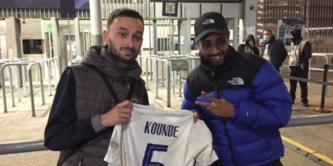 Le supporter volé récupère son maillot de Jules Koundé grâce à Mehdi YZ 