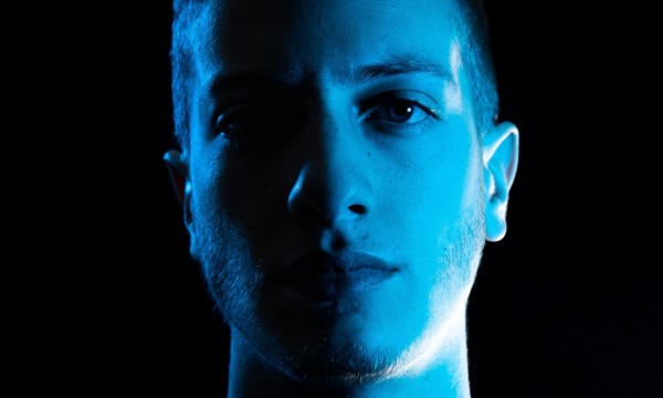 Gaétan trace le chemin ''Vers le sommet'' dans son nouveau single (Clip Officiel) Gaétan trace le chemin ''Vers le sommet'' dans son nouveau single (Clip Officiel)