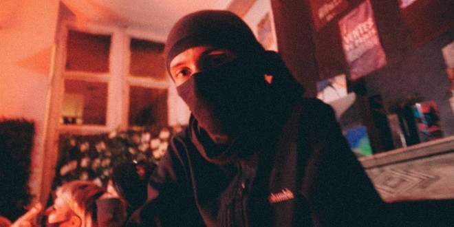 Azoo revient avec un nouveau titre \'\'Guérilla\'\'(Clip Officiel)
