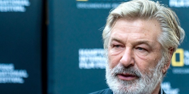 L\'acteur Alec Baldwin provoque une fusillade mortelle par accident lors d\'un tournage