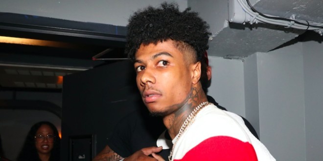 Blueface fait une énorme chute en plein concert (Vidéo)