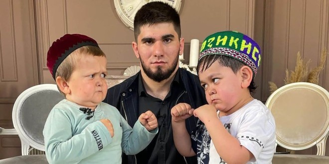 Hasbulla le mini Khabib et Abdu  Rozik, les deux stars se bagarrent à l’UFC267 (Vidéo) 