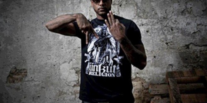 Booba dément être un illuminati!