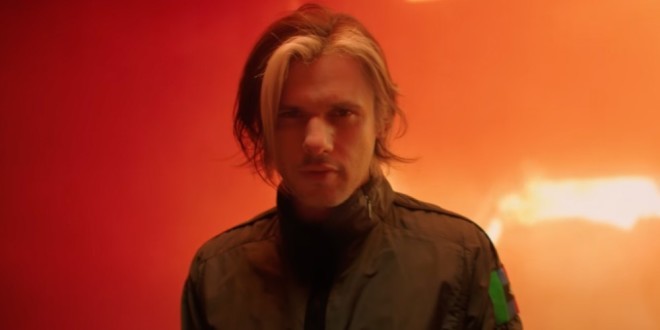Orelsan balance ‘’l’odeur de l’essence’’ l’explosif premier extrait de son album 