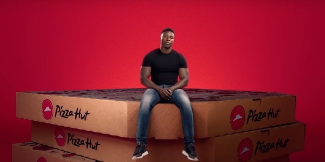 Bosh s\'associe à Pizza Hut pour une collaboration hors du commun (vidéo)