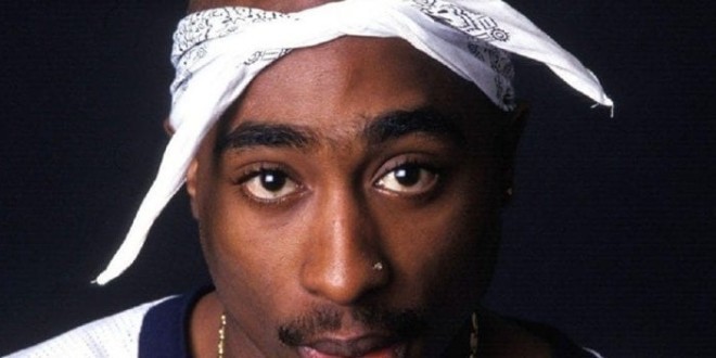 Une collection de photos inédite de Tupac vendue en NFT 