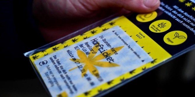 Un ticket au cannabis pour les usagers du métro de Berlin pour se détendre 