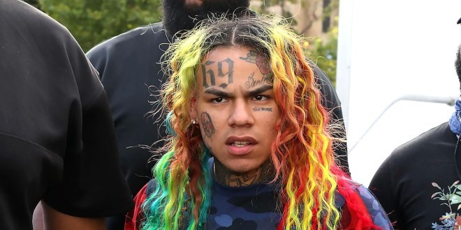 6ix9ine traîné en justice après avoir planté un organisateur de concert