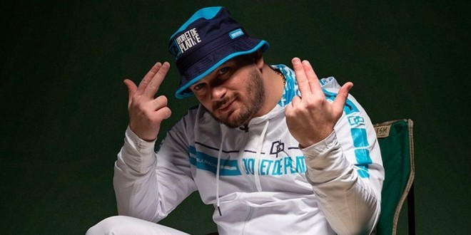 Jul devient le plus gros vendeur de disques de l\'histoire du rap français !