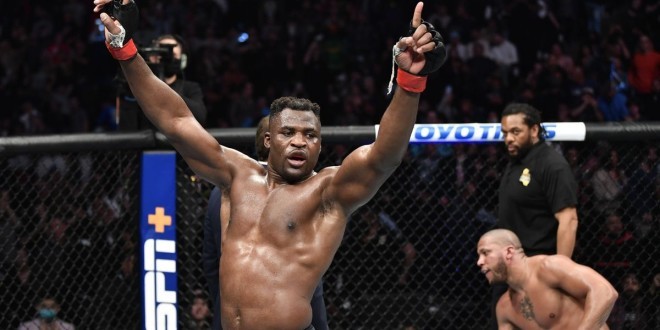 Francis Ngannou terrasse Cyril Gane et reste le roi des lourds en UFC (vidéos)  