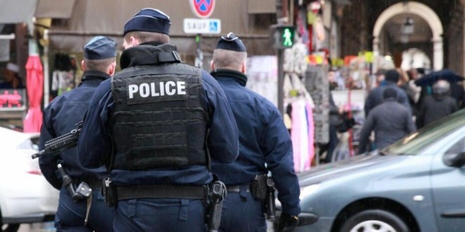 Deux hommes avec des fusils-mitrailleurs sèment  la terreur  dans les Yvelines (Photos)  