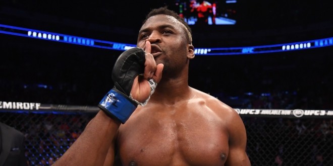 Francis Ngannou s\'en prend violemment au \'\'racisme\'\' des médias français