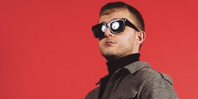 Vald s\'attaque au SNEP et à Universal à cause des chiffres de ventes de \'\'V\'\'